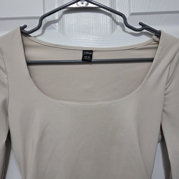 Shein Tall Scoop Neck Ruched Size Long sleeve Beige Cropped Top Size XS - Picture 5 of 9